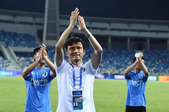 瓜迪奥拉因将车停在双黄线上 被处以60镑罚单《太阳报》消息，曼城主帅瓜迪奥拉因为将车停在双黄线上三个小时时间，被处以了60镑罚单。